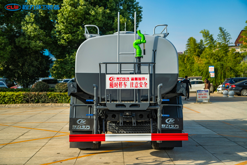 東風(fēng)大福瑞卡灑水車（9.2方）（標(biāo)準(zhǔn)化）