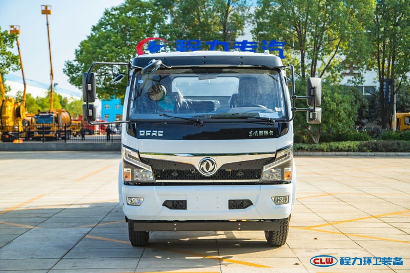 東風(fēng)大福瑞卡灑水車（9.2方）（標(biāo)準(zhǔn)化）