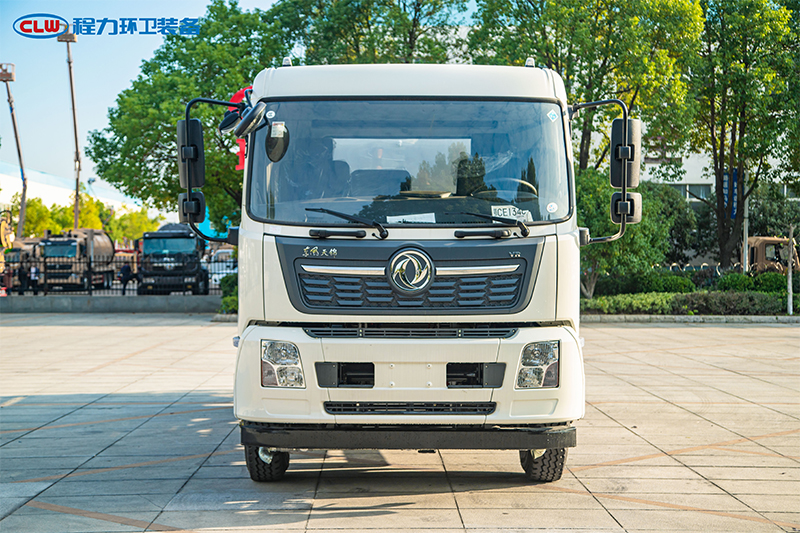 東風(fēng)天錦灑水車(chē)（12.6方）